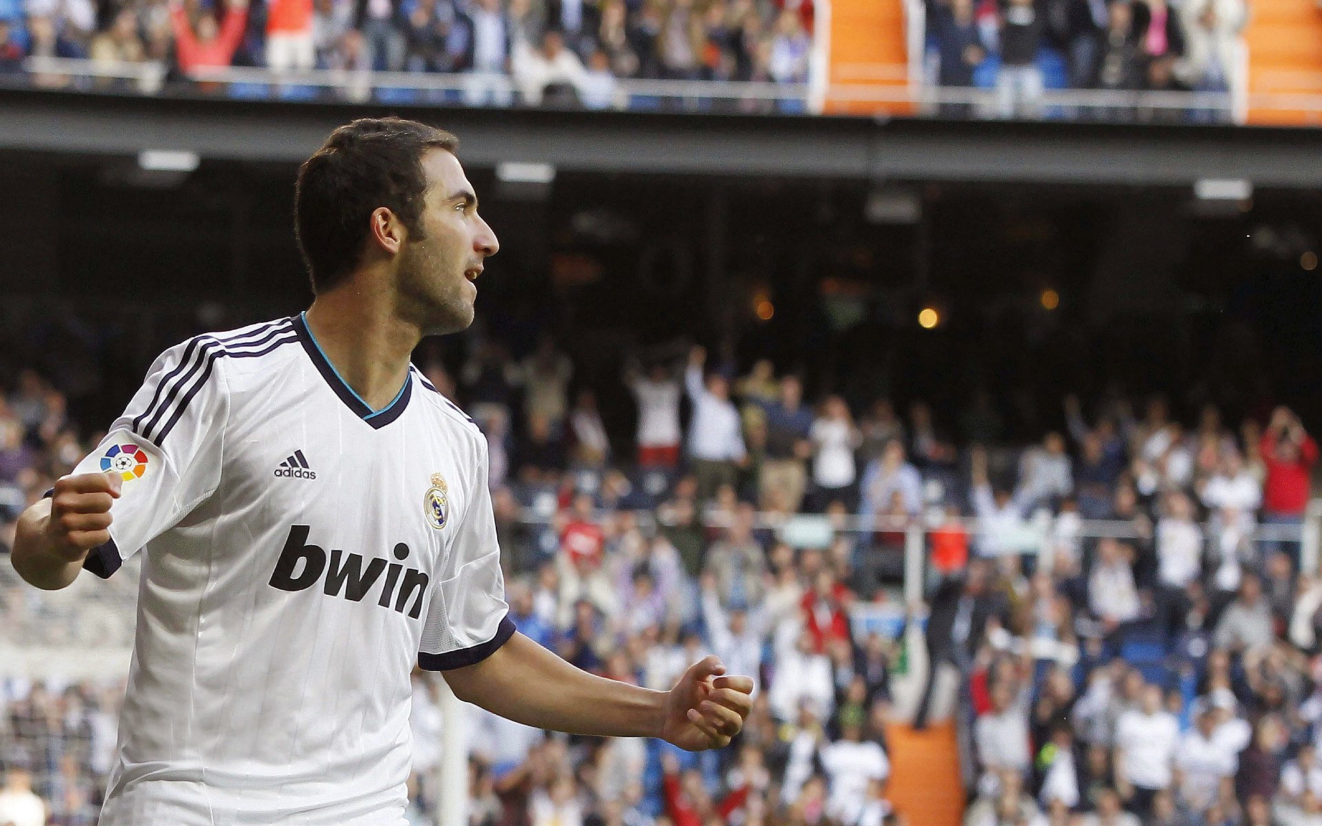 阿克在阿尔及利亚对阵雷恩的焦点战中证明自己，从边缘人到关键先生的蜕变