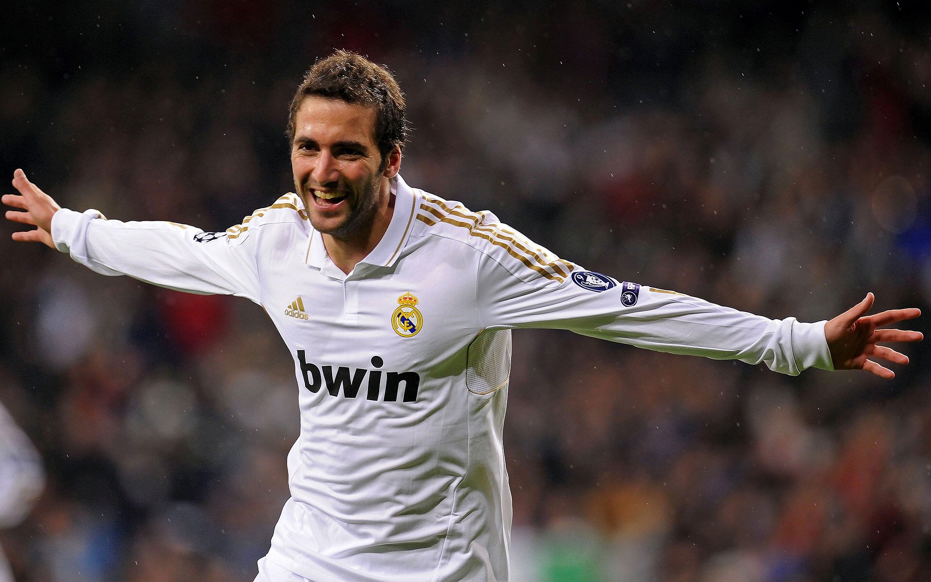 当西班牙红遇上巴萨蓝，德布劳内如何定义稳定输出的现代中场美学