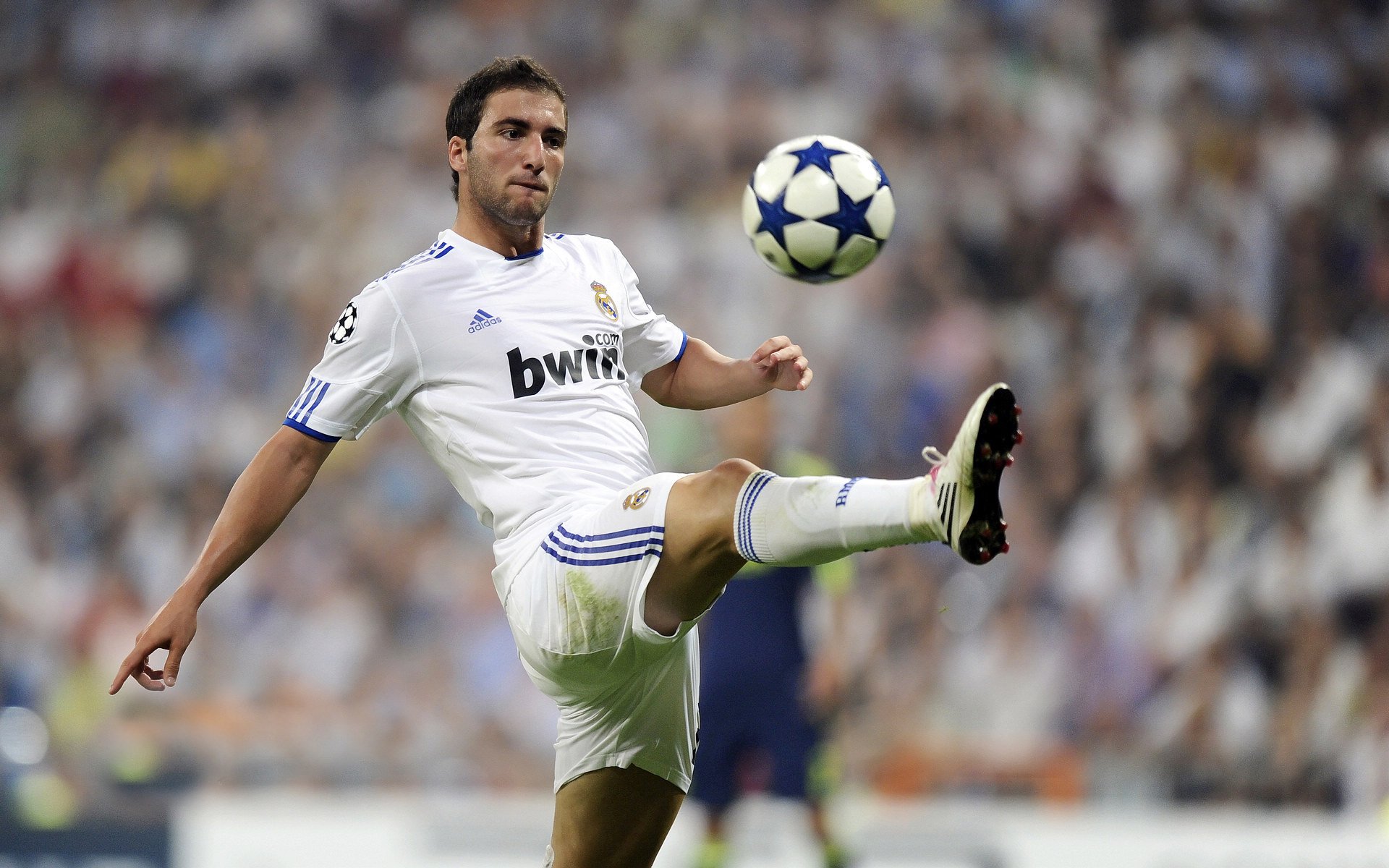 当北欧冰刃遇上波斯弯刀,维尼修斯高光背后,足球如何书写超越地理的叙事