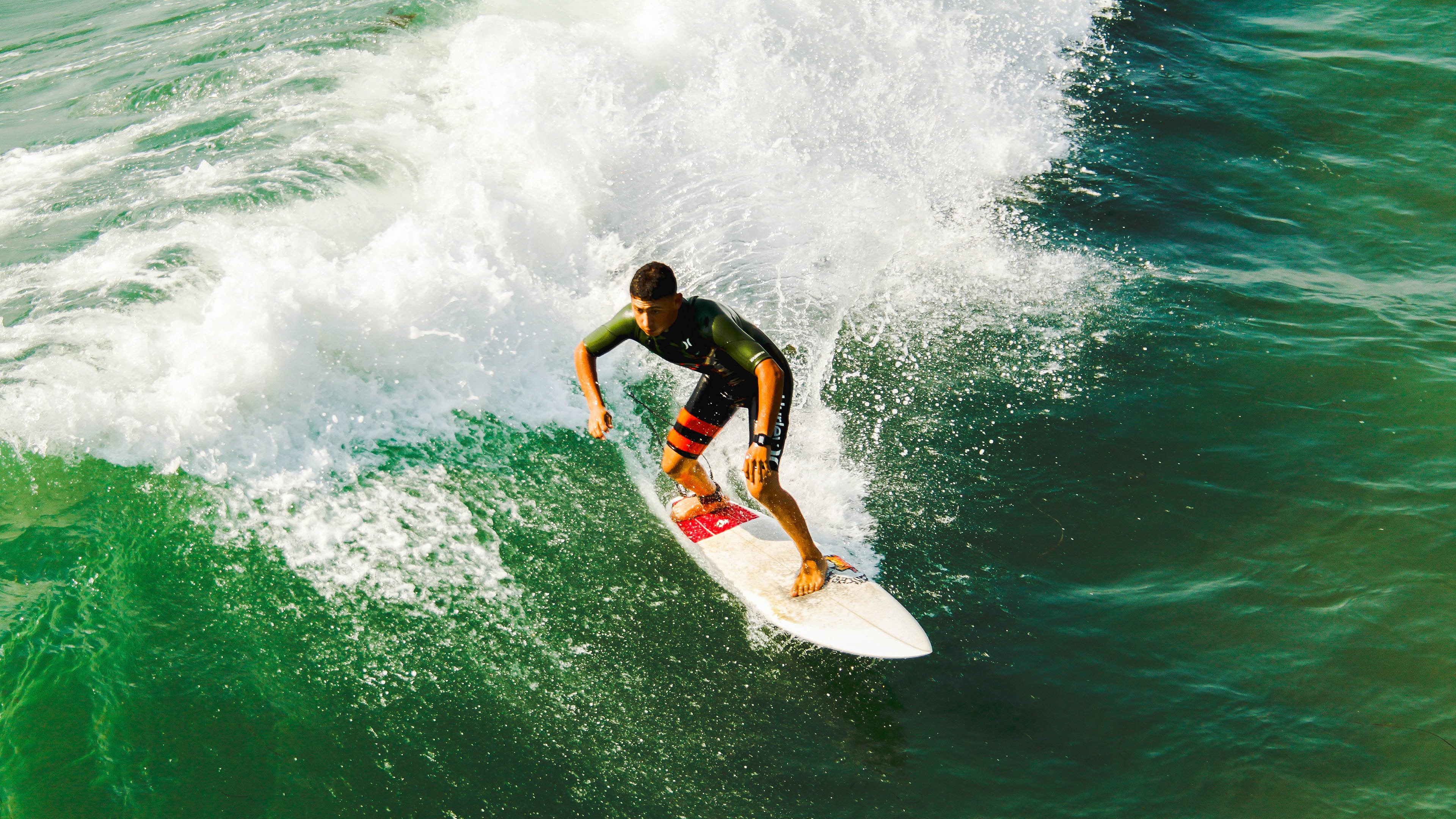 逆袭的引擎，勒克莱尔点燃赛场，迈凯伦翻盘红牛二队的战术革命