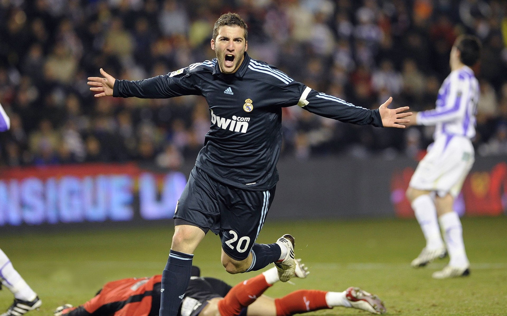 逆袭的引擎，勒克莱尔点燃赛场，迈凯伦翻盘红牛二队的战术革命