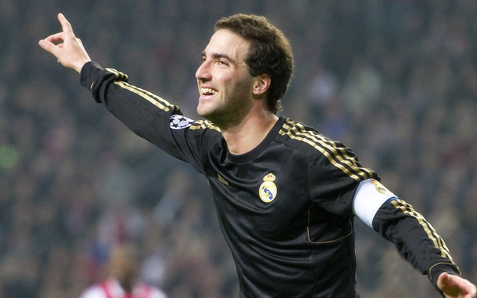 孤勇者之夜,凯恩的爆发与比利亚雷亚尔的险胜,足球唯一性的永恒光芒